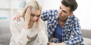 Jak żyć z bliskim cierpiącym na chorobę psychiczną i towarzyszyć mu w codzienności?