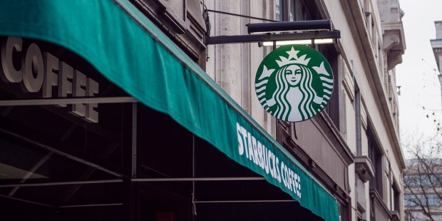 STARBUCKS BLOKUJE PORNO