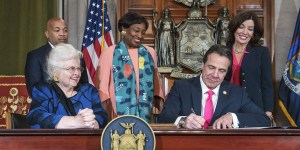 Nowy Jork „świętuje” nowe prawo aborcyjne. Budynki skąpane w różu