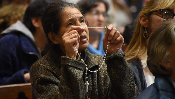 UN ROSARIO POR LA VIDA