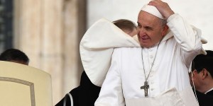 Papież: Chleb z modlitwy „Ojcze nasz” to także woda, lekarstwa, dom, praca…