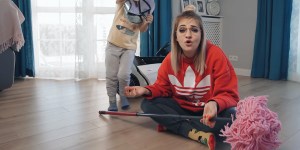 „Weź nie pytaj” – ten cover hitu Pawła Domagały to hymn matek!