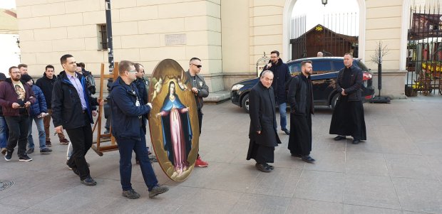 MAN,ROSARY,WARSAW,POLAND