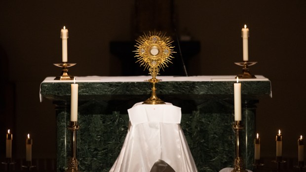 ADORATION,24 HOURS FOR THE LORD,POPE FRANCIS,LENT