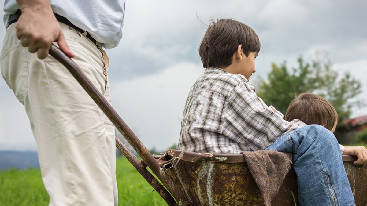 web3-children-father-son-country-holidays-shutterstock