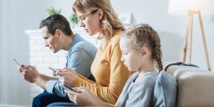 Jak uchronić dzieci przed uzależnieniem od komputera i telefonu?
