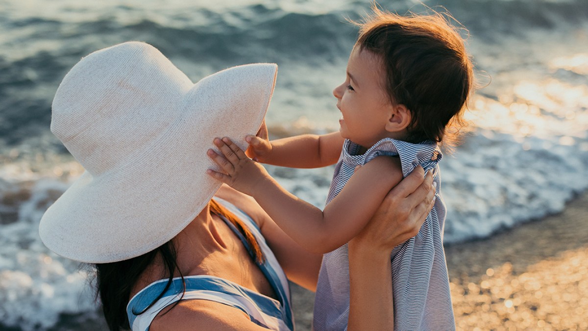 web3-mother-daughter-travel-sea-shuttertock.jpg