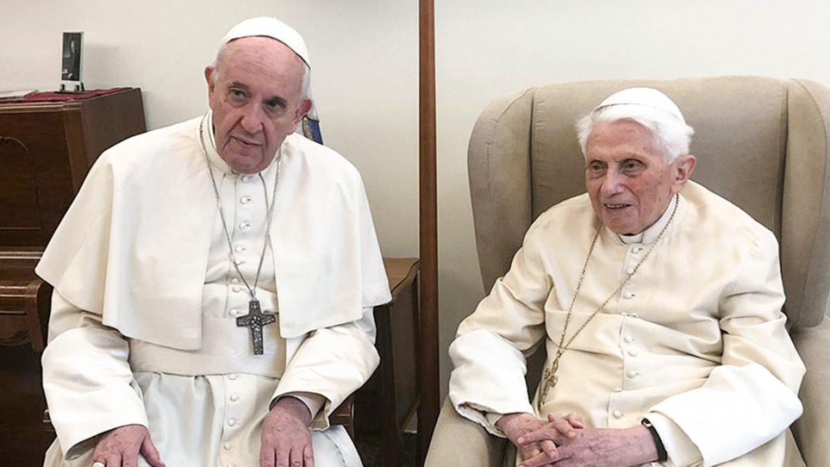 web3-pope-francis-pope-benedict-xvi-mater-ecclesiae-monastery-000_1fo1vk.jpg