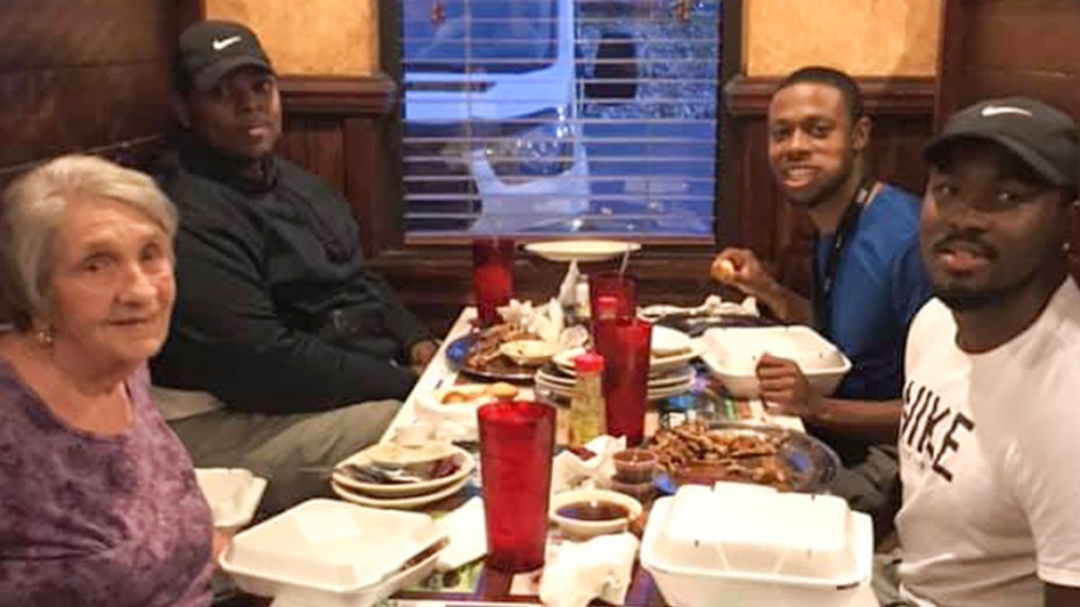 web3-woman-friendly-eating-alone-jamario-howard-facebook.jpg