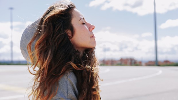 WOMAN RUN HAIR