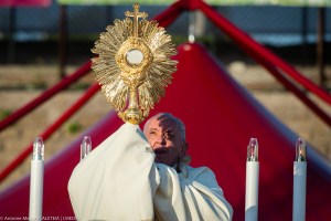 Papież: Eucharystia nie jest nagrodą świętych, ale Chlebem grzeszników
