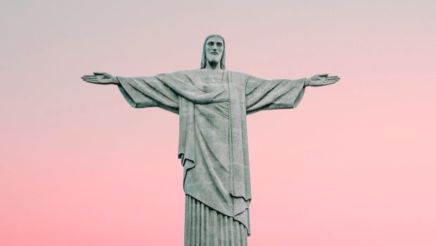 Jezus z Rio de Janeiro na tle nieba