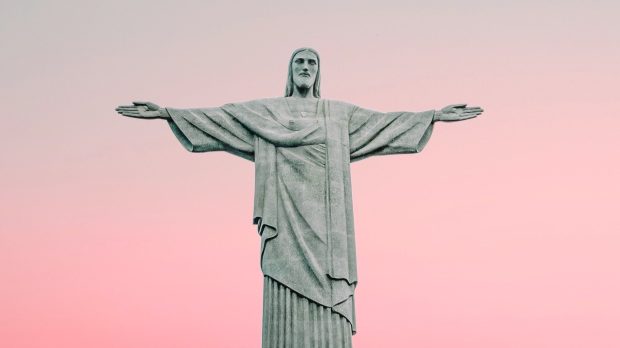 Jezus z Rio de Janeiro na tle nieba