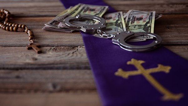 NADUŻYCIA KOŚCIOŁA