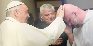 O. Szustak „wbił do Watykanu na pełnej petardzie”. Ma nieść grzechy papieża do Bożego Grobu