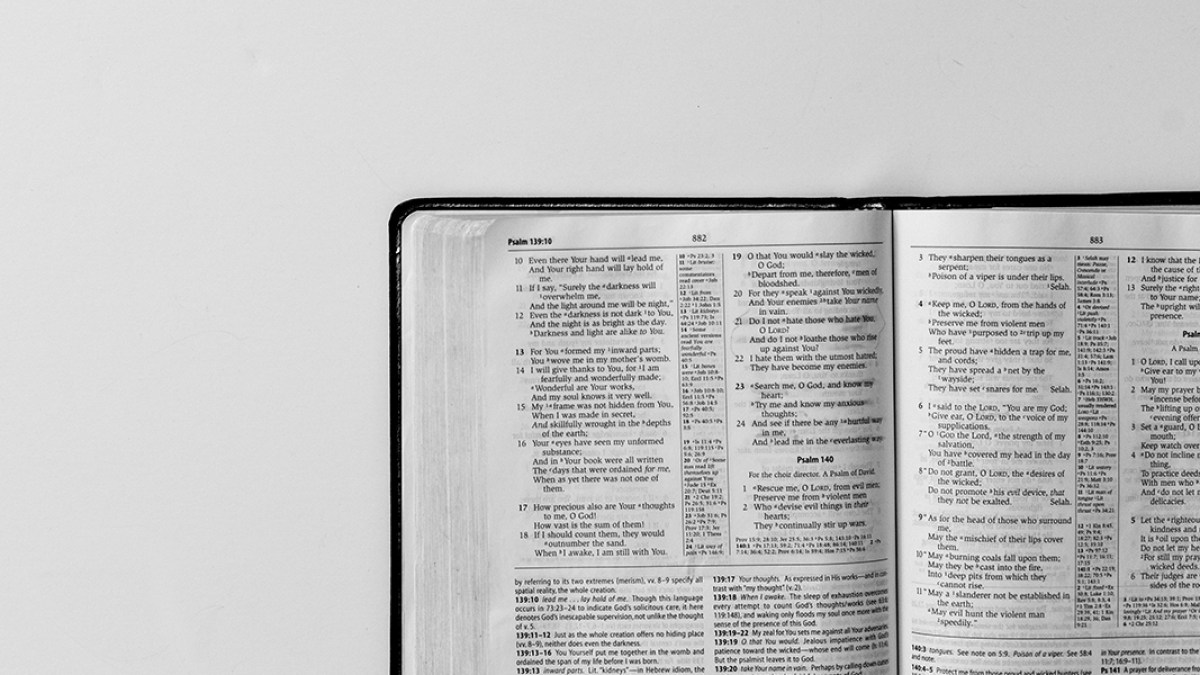 WEB3;HOLY;BIBLE;BOOK;READING;KS01