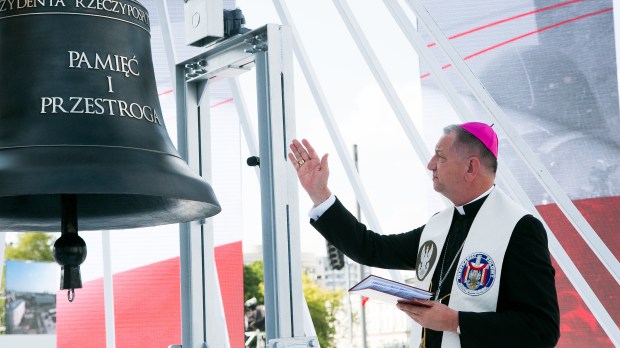 Bp Józef Guzdek pobłogosławił dzwon odlany z okazji 80. rocznicy wybuchu II wojny światowej [Zdjęcia]