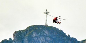 Krzyż na Giewoncie gazdujący nad Podhalem