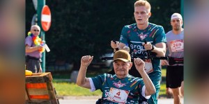 Dziadek i wnuczek pobiegną razem w maratonie. Poznajcie szalony GrandpaGang!