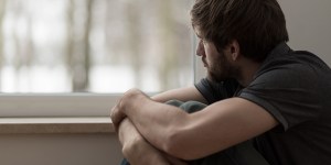 Mężczyźni częściej popełniają samobójstwa. Jak im pomóc?