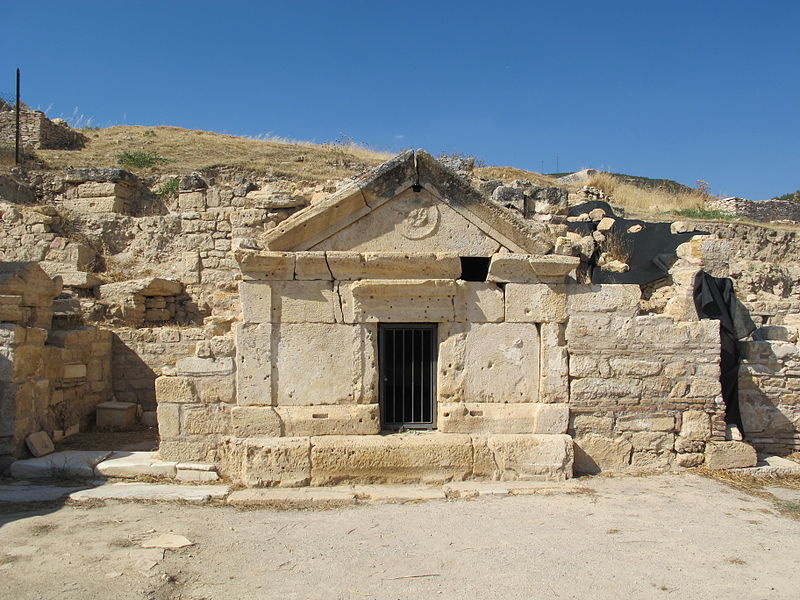 800px-hyerapolis_martyrion_di_san_filippo_annessi_03.jpg