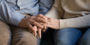 Osieroceni rodzice: strata dziecka to trauma, która jest z tobą już na zawsze [świadectwo]