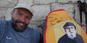 Zapach Boga, świętości i Szarbela. Pieszo pielgrzymował po śladach słynnego Libańczyka