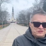Muniek Staszczyk pozdrawia z Częstochowy. „Ja jestem urodzony medalik”