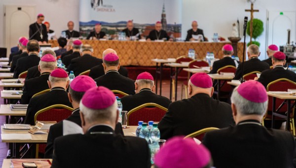 Corner Item Image - Episkopat solidarny z samorządowcami sprzeciwiającymi się transkrypcji małżeństw jednopłciowych