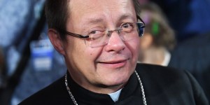 Abp Grzegorz Ryś zakupił dwa respiratory dla łódzkiego szpitala