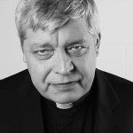 Gdy ks. Pawlukiewicz ukląkł przed Najświętszym Sakramentem, rozległ się głos z GPS-u: Dotarłeś do celu! [anegdoty]