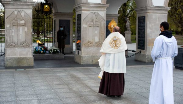 SPACER Z NAJŚWIĘTSZYM SAKRAMENTEM PO WARSZAWIE
