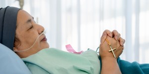 Czy sakrament namaszczenia chorych naprawdę może pomóc nam wyzdrowieć?