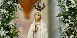 Bo „Matka nie opuszcza”! Fatimska Pani „aresztowana” na Okęciu i mistrzowska zagrywka kard. Wyszyńskiego