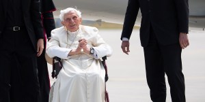 „Dźwigam brzemię winy”. Jak Benedykt XVI wyobraża sobie życie po śmierci?