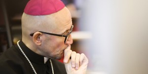 Bp Galbas: Nie wiem, po co są ci wszyscy księża dyrektorzy. Robią rzeczy, które nie wymagają święceń