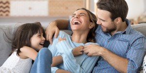 Mąż i żona na pierwszym miejscu? Jak o to dbać, gdy pojawia się dziecko?