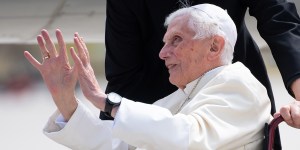 Ojciec Ratzingerów co sobotę czytał domowy mszalik. Rodzice głoszą Ewangelię jako pierwsi