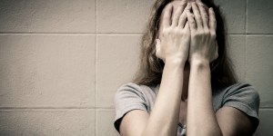 Zraniona przez świeckiego i duchownego: dostrzegajcie wszystkich skrzywdzonych, bez podziału