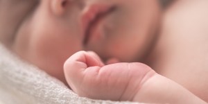Po 34 dniach wybudzono go ze śpiączki. 5-miesięczne niemowlę wygrało z koronawirusem!