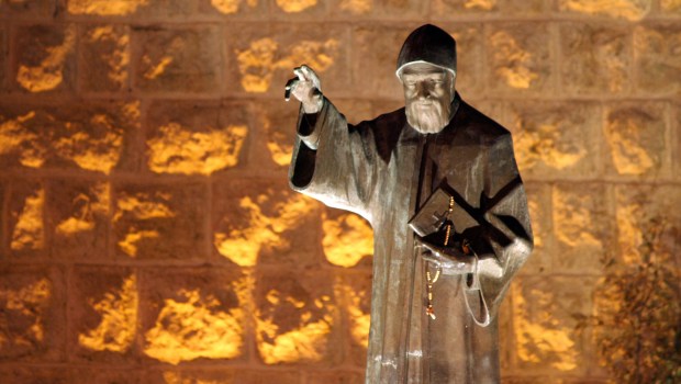 BISKUP SIEMIENIEWSKI, CHARBEL