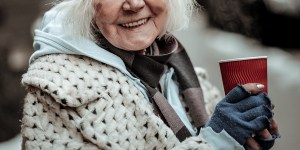 Bezdomni mówią do niej „mamo”. Joanna dziś pomaga innym, ale kiedyś sama potrzebowała pomocy