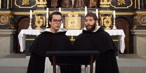 Uczą chorału i mają tysiące wyświetleń na YouTubie. Posłuchaj OPChant!