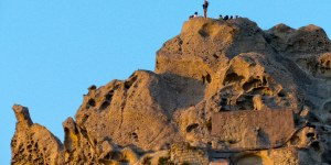 Skalny kościół pod wezwaniem św. Mikołaja z niesamowitym widokiem na morze [zdjęcia]