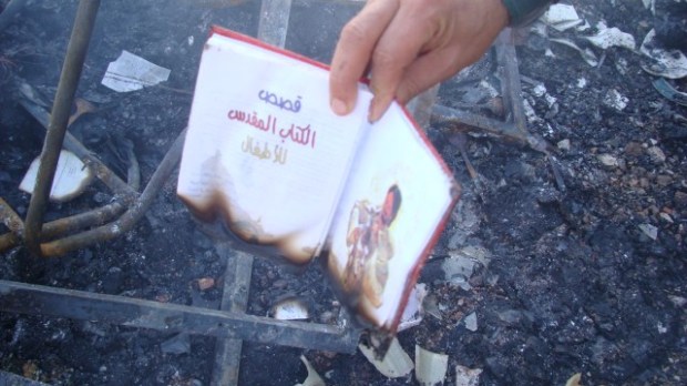 Biblia-dla-dzieci-ze-spalonego-kościola-w-Algierii.jpg