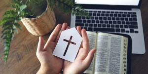 Istnieją pewne „wspomagacze” które wesprą twoją modlitwę. Trzy cenne rady św. Teresy z Ávili