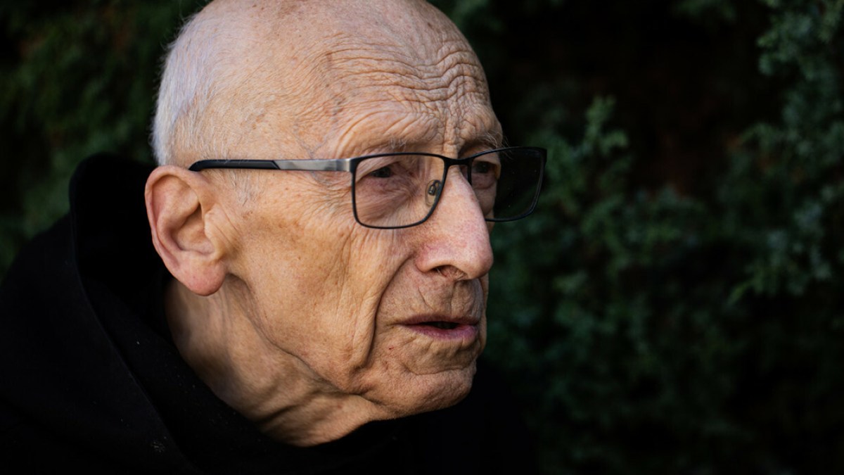 LEON KNABIT