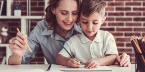 „I znowu pukasz w ten telefon?” Jak wesprzeć dziecko w zdalnej edukacji?
