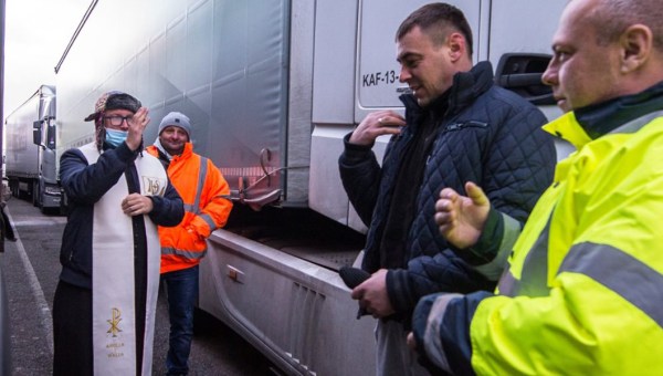 POMOC POLAKÓW DLA KIEROWCÓW NA LOTNISKU MANSTON