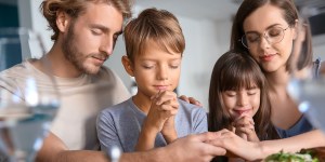 Jak swój dom przekształcić w domowy kościół? Niech będzie normalny, ale z duchowym zapleczem